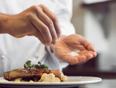 Ποια μυρωδικά αντικαθιστούν το αλάτι για να το μειώσετε χωρίς να χάσετε γεύση! (φωτό)